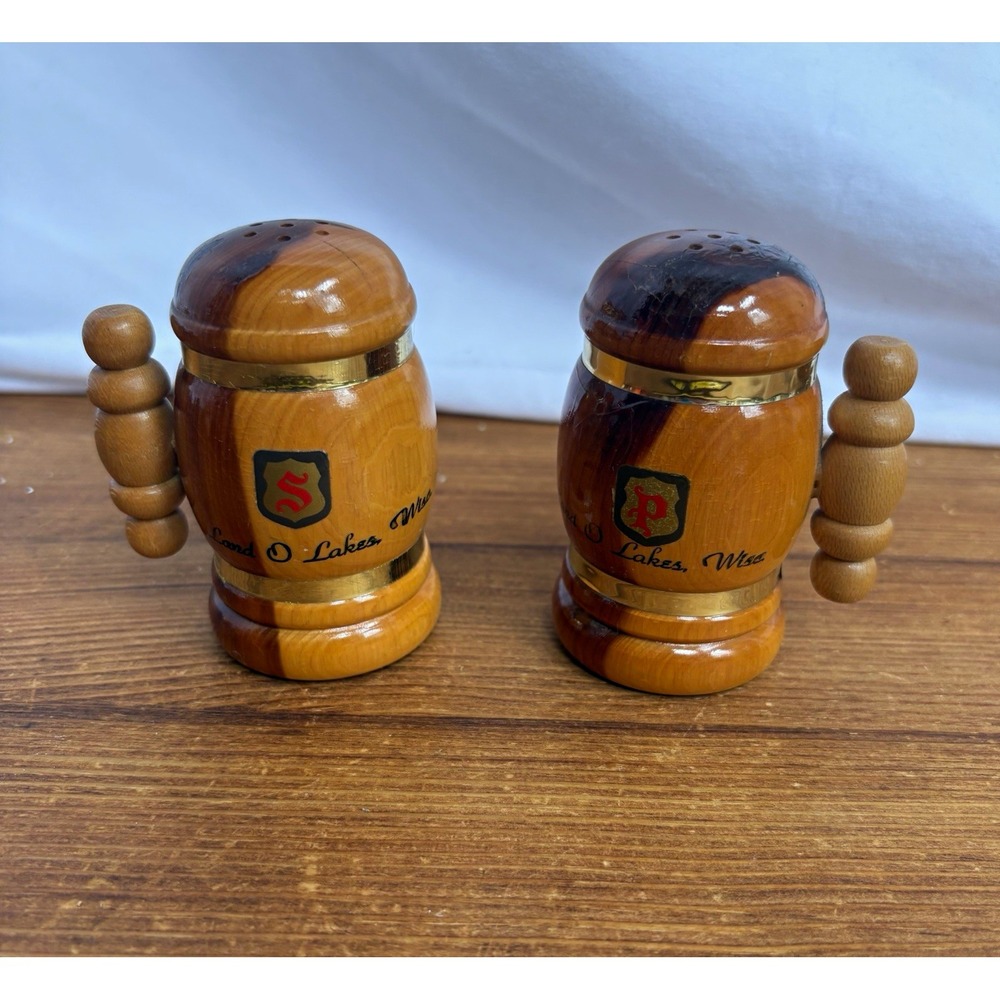 Vintage Wood Land O Lakes Souvenir Salt & Pepper Shakers Set 3"